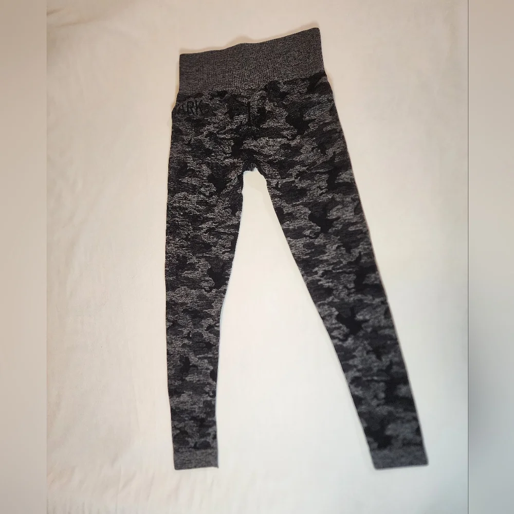 Gymshark Adapt Camo Seamless Leggings black and gray camo size xs - Picture 9 of 12